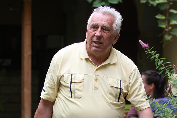 Nach seinem Vortrag verließ Egon Krenz (80) die Drogenmühle in Heidenau
wieder.
