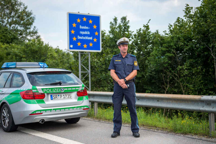 Beamte der Grenzpolizei wurden auf den Wagen aufmerksam. (Symbolbild)