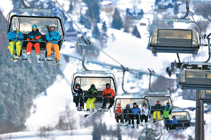 Hoch hinaus: Die Sesselliftbetreiber am Fichtelberg reiben sich die Hände.
Diese Saison stimmte der Umsatz.