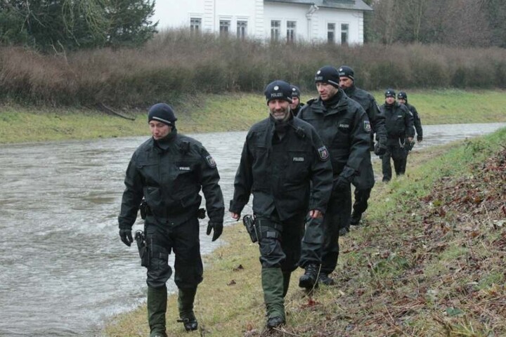 Zahlreiche Polizisten hatten im Januar das Werre-Ufer nach der Vermissten abgesucht.