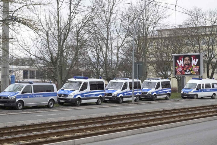 Polizeiaufgebot an der Annaberger Straße.