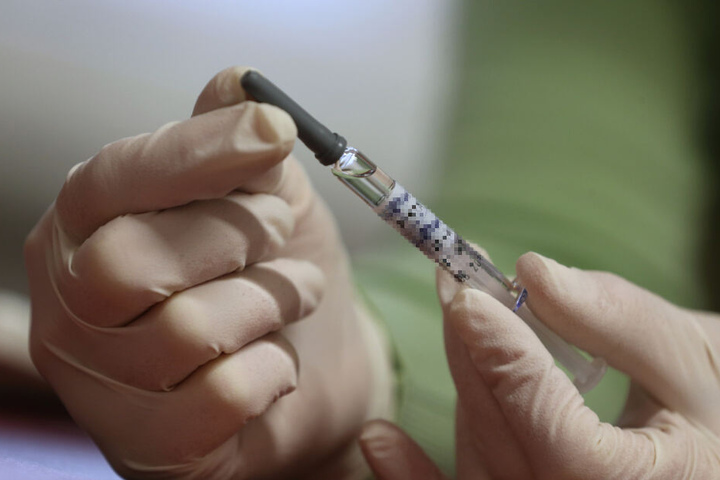 Statt Kompressionsstrümpfen bekam eine Patientin Schmerzmittel verabreicht und starb daran. (Symbolbild)