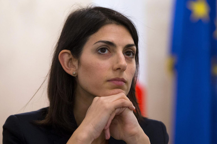 Roms Bürgermeisterin Virginia Raggi am 21.12.2016 auf einer Pressekonferenz.