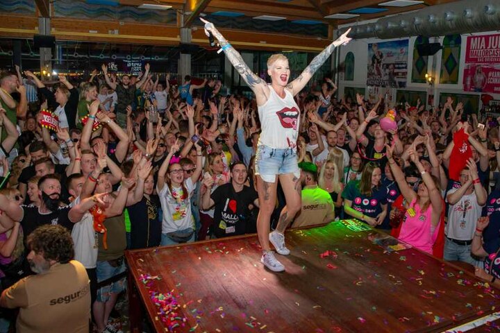 Rambazamba an der Rampe - So kennt man Melanie Müller nicht nur in den Party-Clubs auf "Malle".