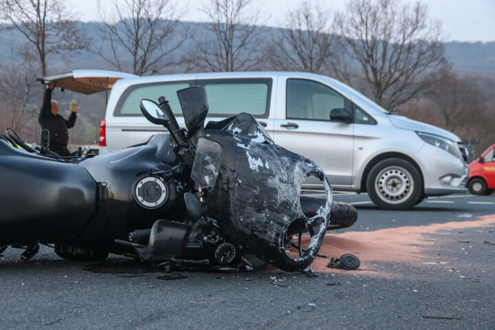 Ein sich in der Nähe befindender Notarzt, konnte nur noch den Tod des Mannes feststellen.