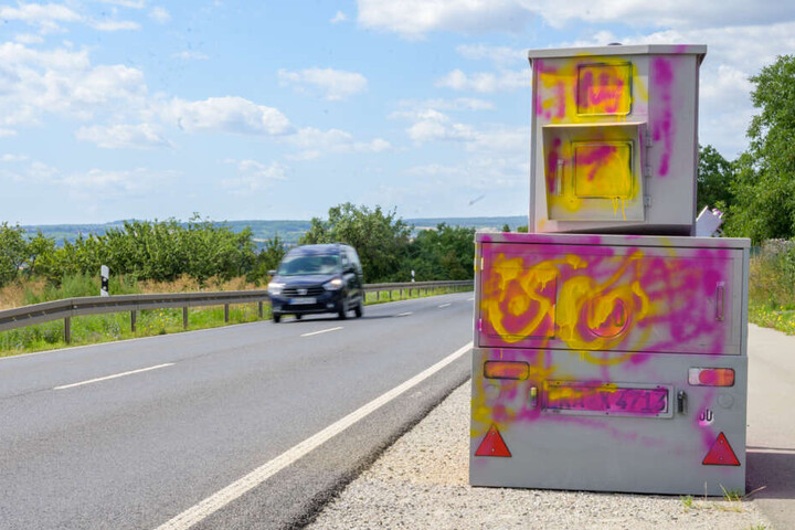 Der Panzerblitzer ist derzeitig an der Bundesstraße 85 bei Schöndorf positioniert.