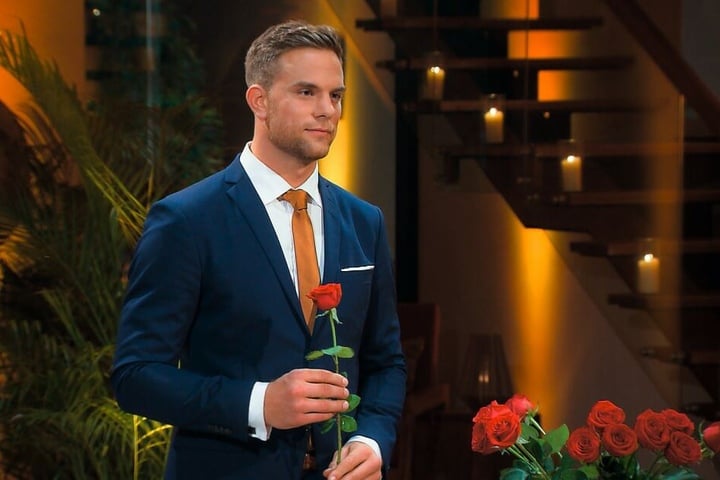 Am Ende schickt Sebastian drei Frauen nach Hause.