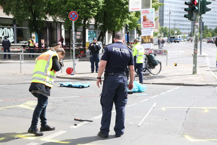 Die Polizei sicherte die Spuren des Unfalls.