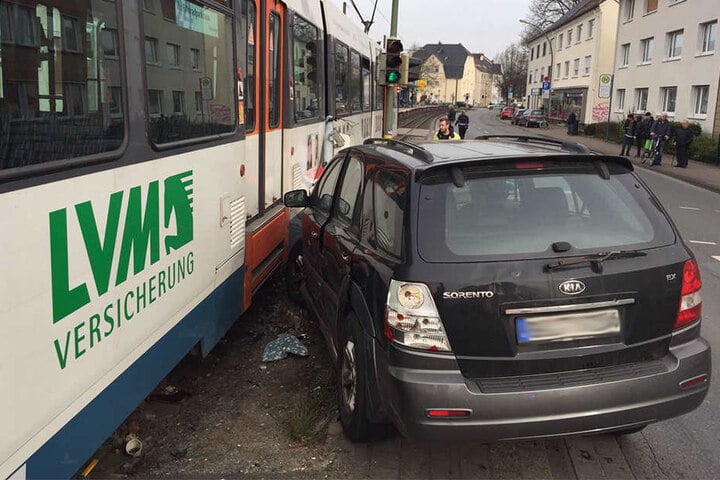 Eine Person wurde bei dem Unfall verletzt.