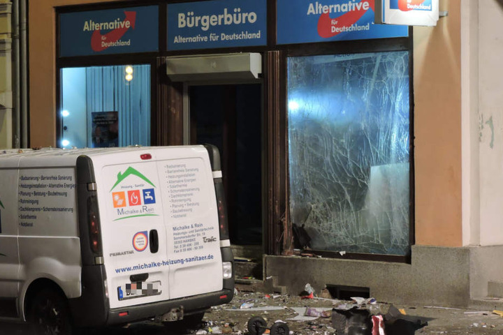 Vor dem AfD-Büro in Döbeln (Sachsen) ist es am Donnerstag zu einer Explosion gekommen.