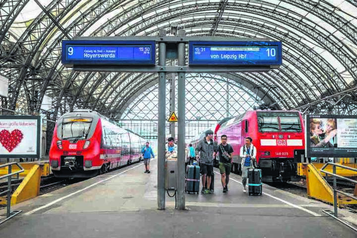 D Am Hauptbahnhof sollen in der Mittelhalle die Bahnsteige erneuert und von
38 auf 55 Zentimeter erhöht werden.