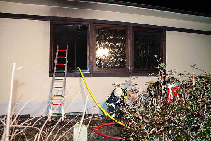 Dieses Fenster an der Ziegelstraße wurde eingeschlagen.