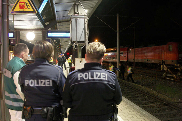 Rettungskräfte bargen den toten Teenager.