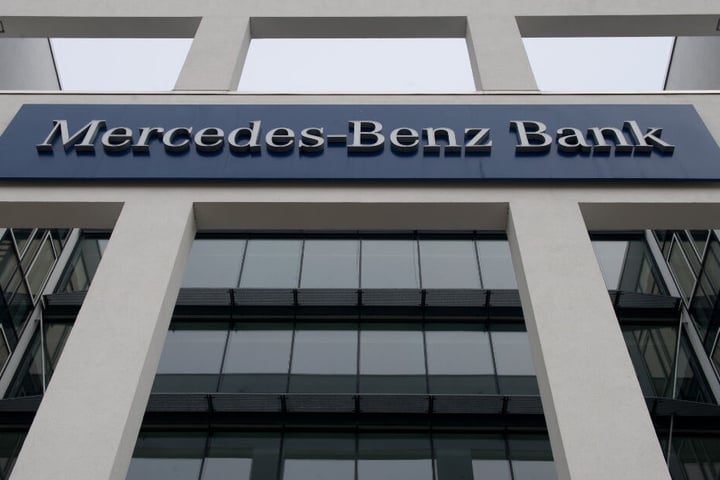 Die Firmenzentrale der Mercedes-Benz-Bank in Stuttgart.