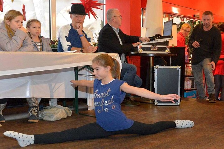 Aliah (10) überraschte Zuschauer und Publikum mit artistischen Einlagen.