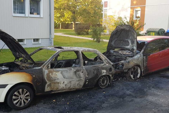 An beiden Autos entstand Totalschaden.