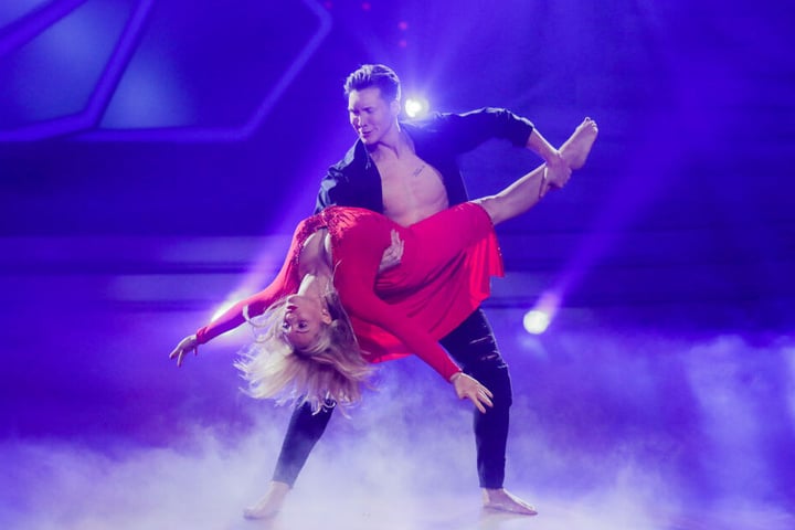 Evelyn Burdecki tanzte sich bei Let's Dance eine Runde weiter.