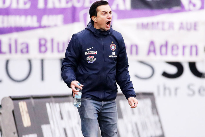 Engagiert an der Linie! Coach Daniel Meyer will mit seinem FCE heute in der Partie bei der SpVgg Greuther Fürth unbedingt punkten.