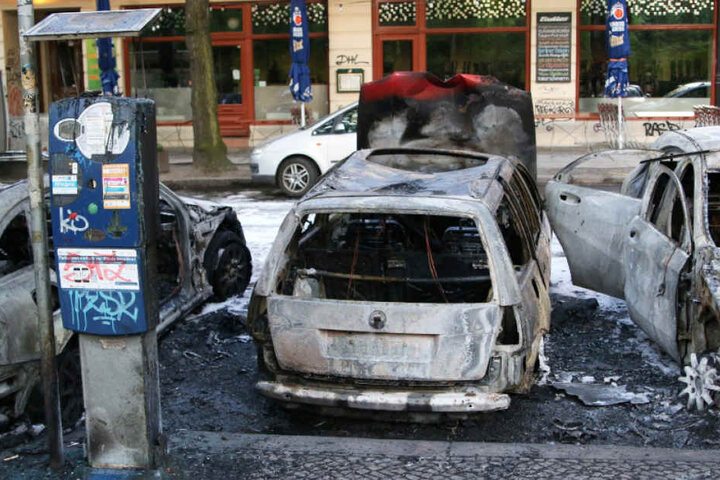 Durch die Hitzeentwicklung wurde auch dieser Parkscheinautomat in Mitleidenschaft gezogen.