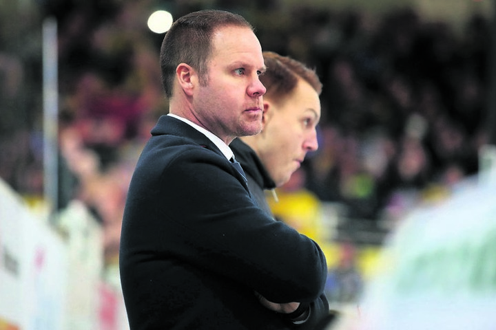 Eislöwen-Coach Bradley Gratton war stinksauer über die Leistung seines Teams im Schlussabschnitt.