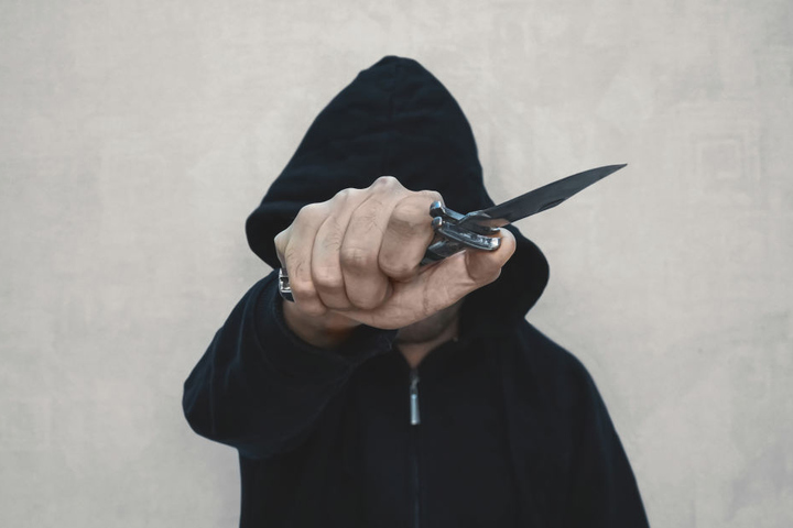 Die Polizei konnte fünf Tatverdächtige festnehmen (Symbolbild).