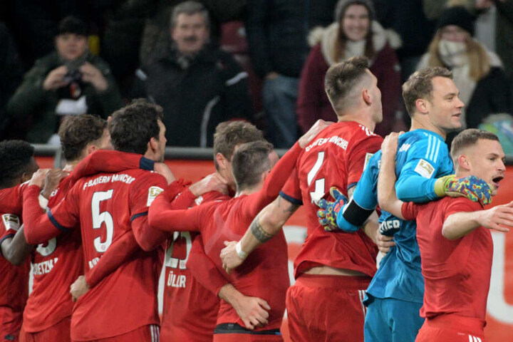 Der FC Bayern siegte mir 3:2 gegen den FC Augsburg Samstag.