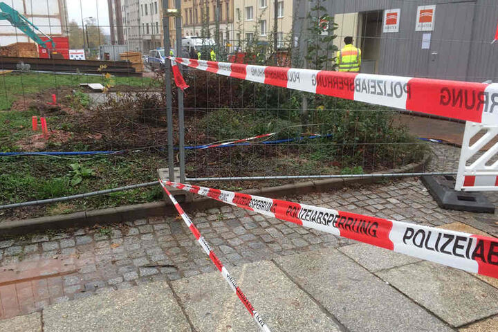 Die Absperrung wird erweitert.