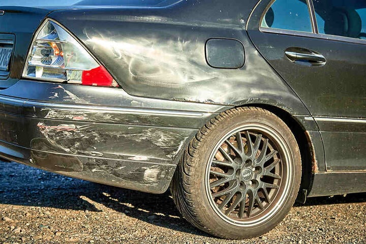 Wie genau das zweite Auto in den Unfall verwickelt war, sollen nun die polizeilichen Ermittlungen klären.