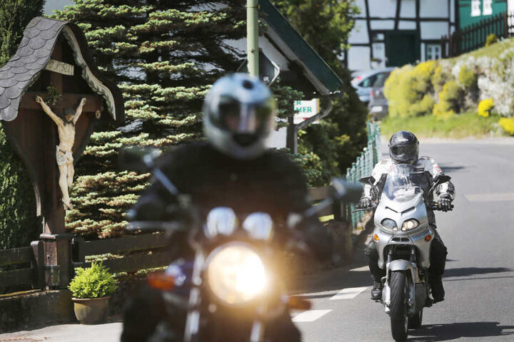 Zu laute Biker sind Anwohnern und Politikern in der Eifel ein Dorn im Auge.