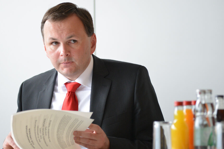 André Schollbach (41, Linke) nennt OB Hilbert nur "Herr Vorsitzender des Stadtrates".