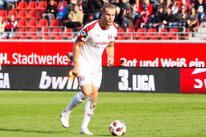 Mit dem kantigen Sebastian Mai und dem stark aufspielenden Drittligisten Hallescher FC bekommt es Wolfsburg im DFB-Pokal zu tun.