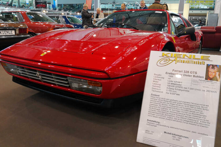 Der Oldtimer hat gerade einmal 9.337 Kilometer hinter sich, verspricht mit einem V8-Mittelmotor und 270 PS ordentlich Laune und kostet schlappe 110.000 Euro.