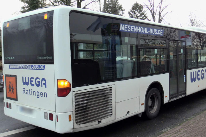 Mit diesem Bus waren die Kinder auf dem Weg in die Schule.