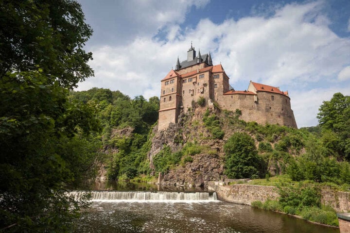 Die Burg Kriebstein ist das Wahrzeichen an der Talsperre.