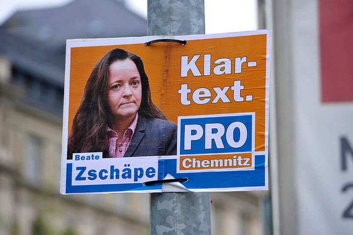 Die Satire-Partei "Die Partei" veröffentlichte bei Twitter Fotos neuer Wahlplakate mit NSU-Terroristin Beate Zschäpe (44) als Pro-Chemnitz-Kandidatin.