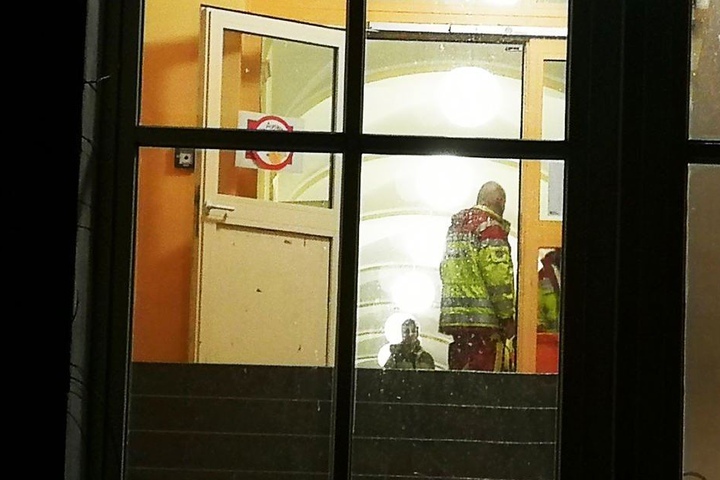 Die Einsatzkräfte hatten in der 33. Grundschule eine Notunterkunft für die von der Evakuierung betroffenen Anwohner eingerichtet.