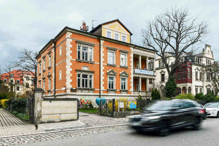 Die "Villa Sonnenstrahl" an der Goetheallee. Statt für krebskranke Kinder soll Thomas M. für sich selbst Spenden gesammelt haben.