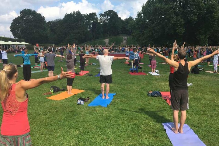 Für jeden etwas dabei beim Yoga im Park: Zum Ausprobieren, Entspannen und vor allem Mitmachen!
