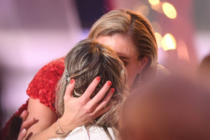 Angelique Kerber umarmt Kristina Vogel.