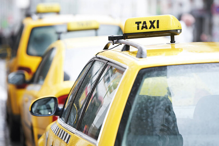Die Bundespolizei kontrollierte das tschechische Taxi auf der B92. (Symbolbild)