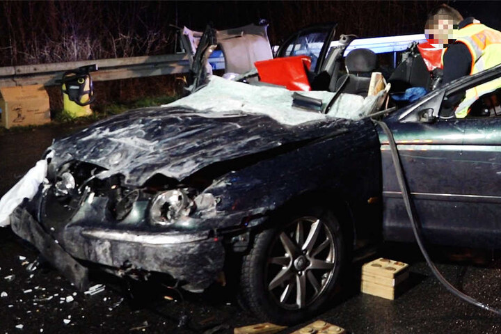 Ein Mann wurde schwer verletzt, eine Frau erlitt leichte Verletzungen.