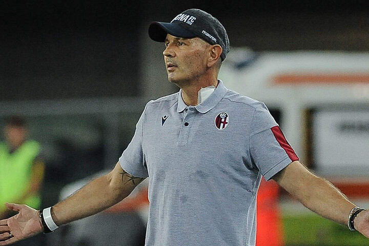 Das Pflaster an seinem Hals zeichnet ihn. Dennoch stellt er sich dem Kampf gegen den Krebs, Sinisa Mihajlovic trotzt der Krankheit.