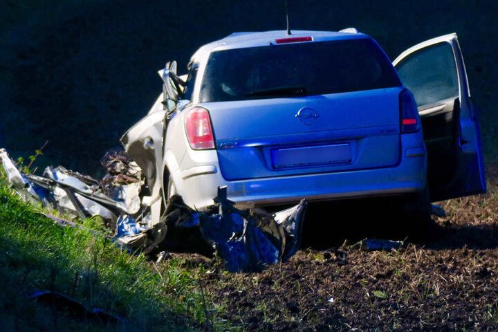 Der Opelfahrer verstarb noch am Unfallort.