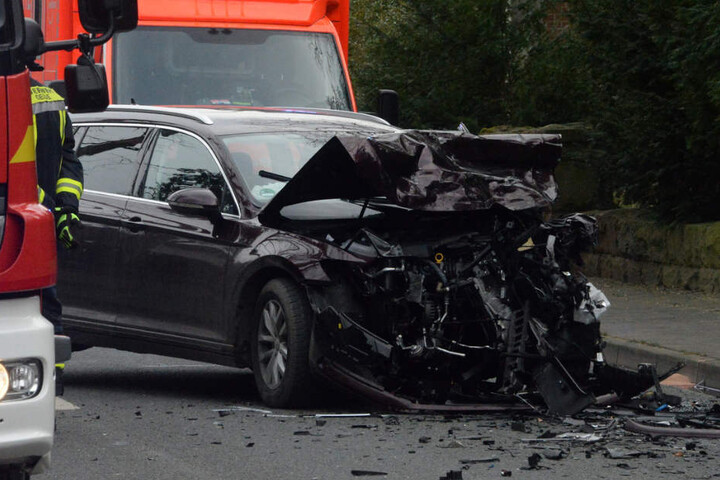 Auch der VW Passat war nach dem Zusammenstoß nur noch Schrott.