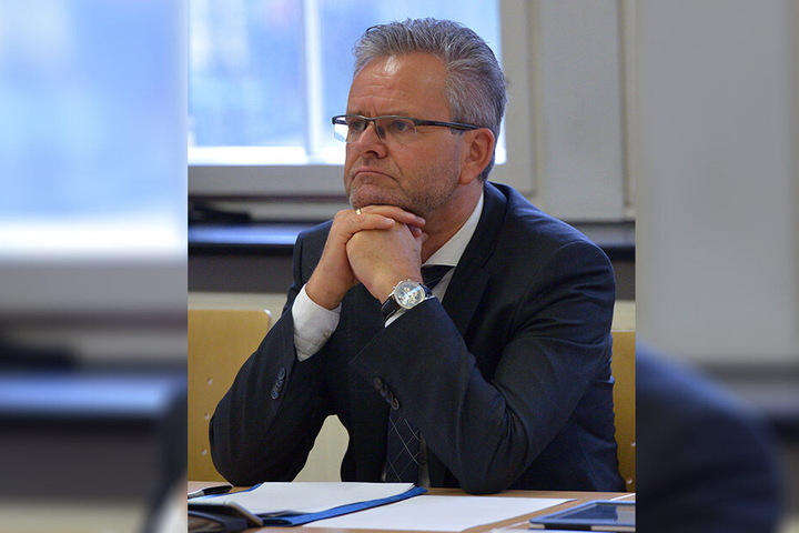 Tino Fritzsche (57) und die CDU/FDP-Fraktion wollen mehr Schwimmhallen für Chemnitz - damit Rettungsschwimmer besser ausbilden können.