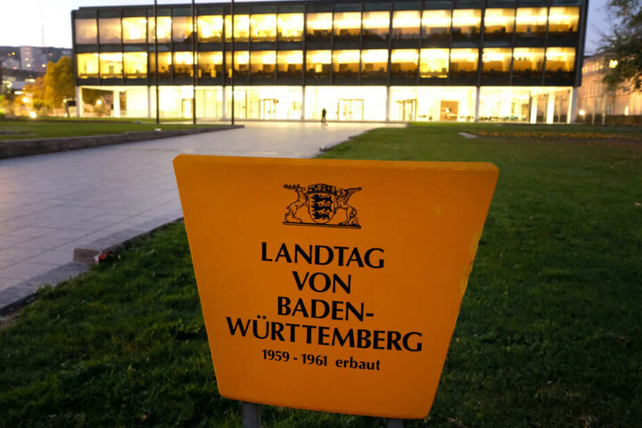 Der Landtag von Baden-Württemberg wurde zunächst geräumt.