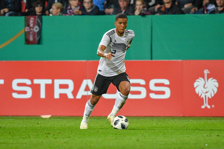 Henrichs durchlief alle deutschen Junioren-Nationalmannschaften, kam auch dreimal unter Jogi Löw in der A-Elf zum Einsatz.