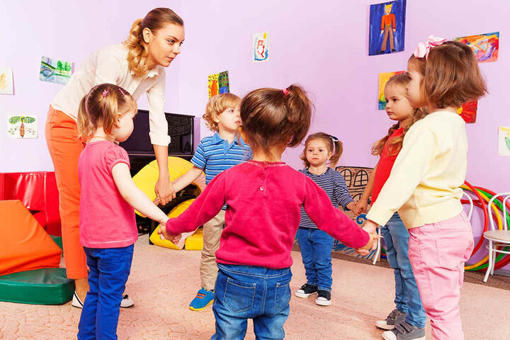 Bislang werden die Kinder in Neumark in drei kleineren Kitas betreut. (Symbolbild)