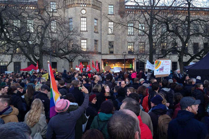Viele Demonstranten fanden sich im Ravensberger Park ein.