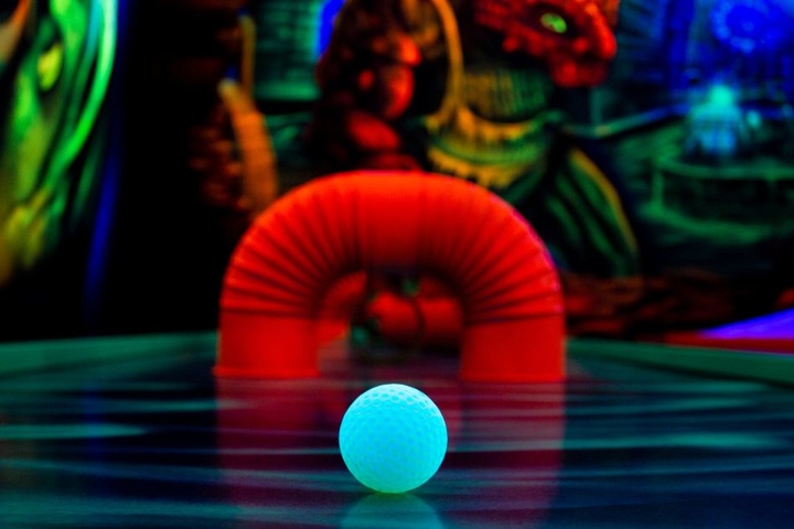 Der Ball schimmert nahezu magisch.